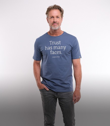 T-Shirt «trust has many faces» –  Herren 